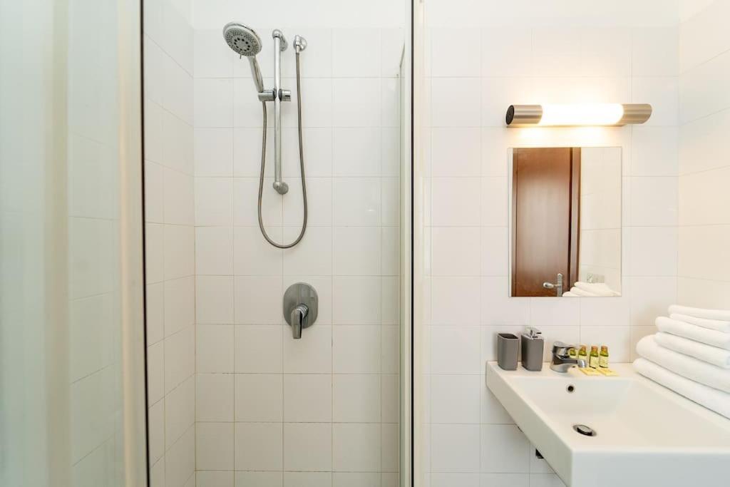 5 Giornate Apt Con Terrazzo E Garage Privato Milán Exterior foto